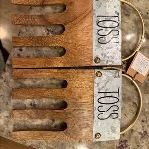 NWT Mud Pie Wooden Toss Salad Claws with Gold Accents